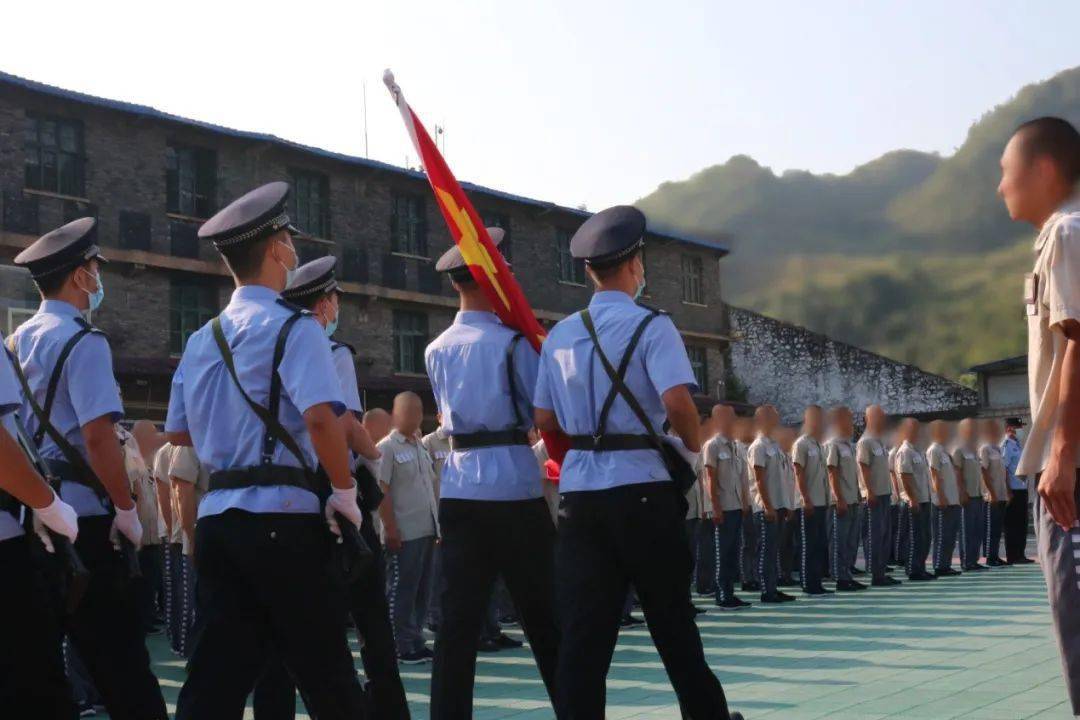 为祖国庆生:桐州监狱举行国庆升旗仪式