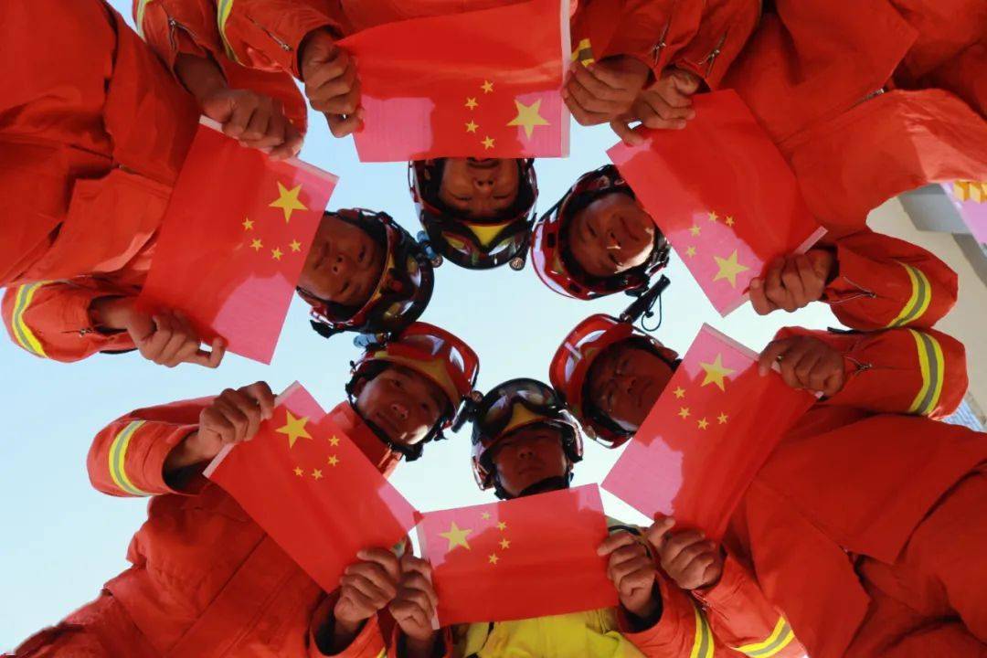 和国旗合影 与祖国同心 | 延庆消防"我和国旗合个影"活动精彩展播