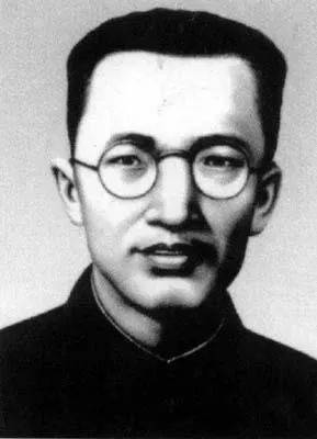 他,是早期江西地方党,团组织的主要创始人,与袁玉冰,方志敏合称为大