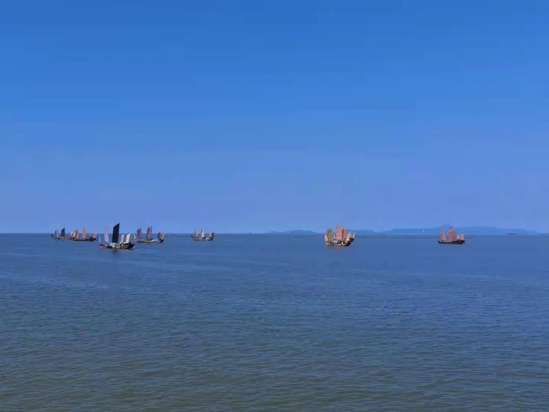 湖州太湖左岸中国红与太湖蓝交相辉映,颜值逆天,活动缤纷,欢迎