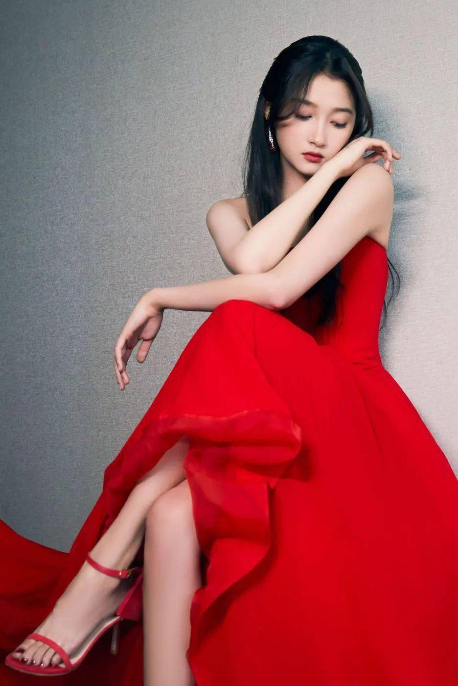 关晓彤和红裙才是绝配!_红色