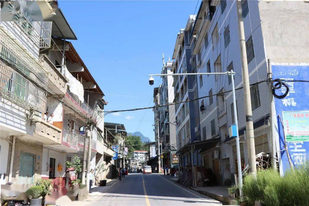 我为群众办实事|鱼泉镇:整治车辆乱停放 美丽乡镇展新颜