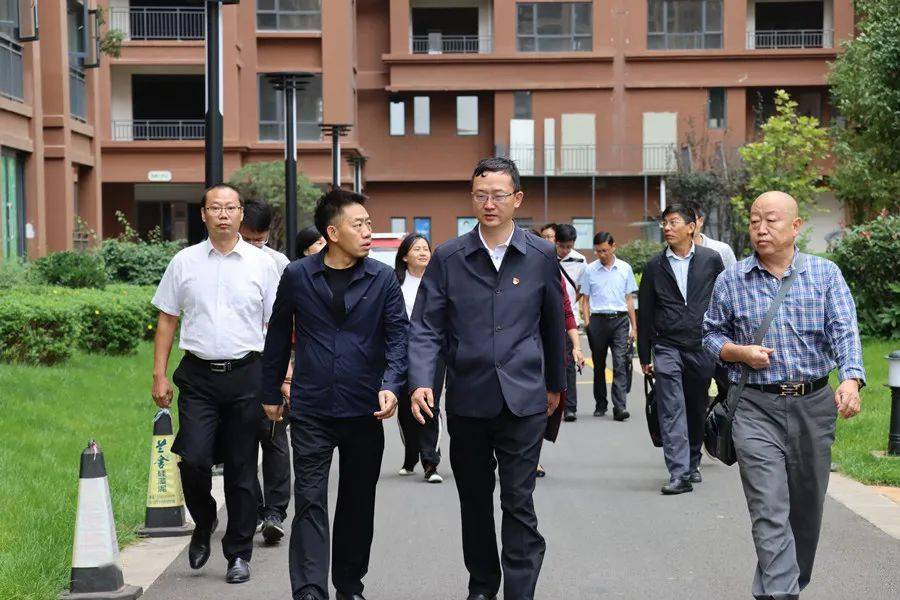 10月1日,县委副书记,县长马志翔对我县部分房地产项目进行实地调研