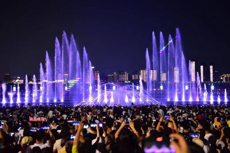 2021年10月1日 作为假期南昌打卡首选地之一  秋水广场一直备受大家