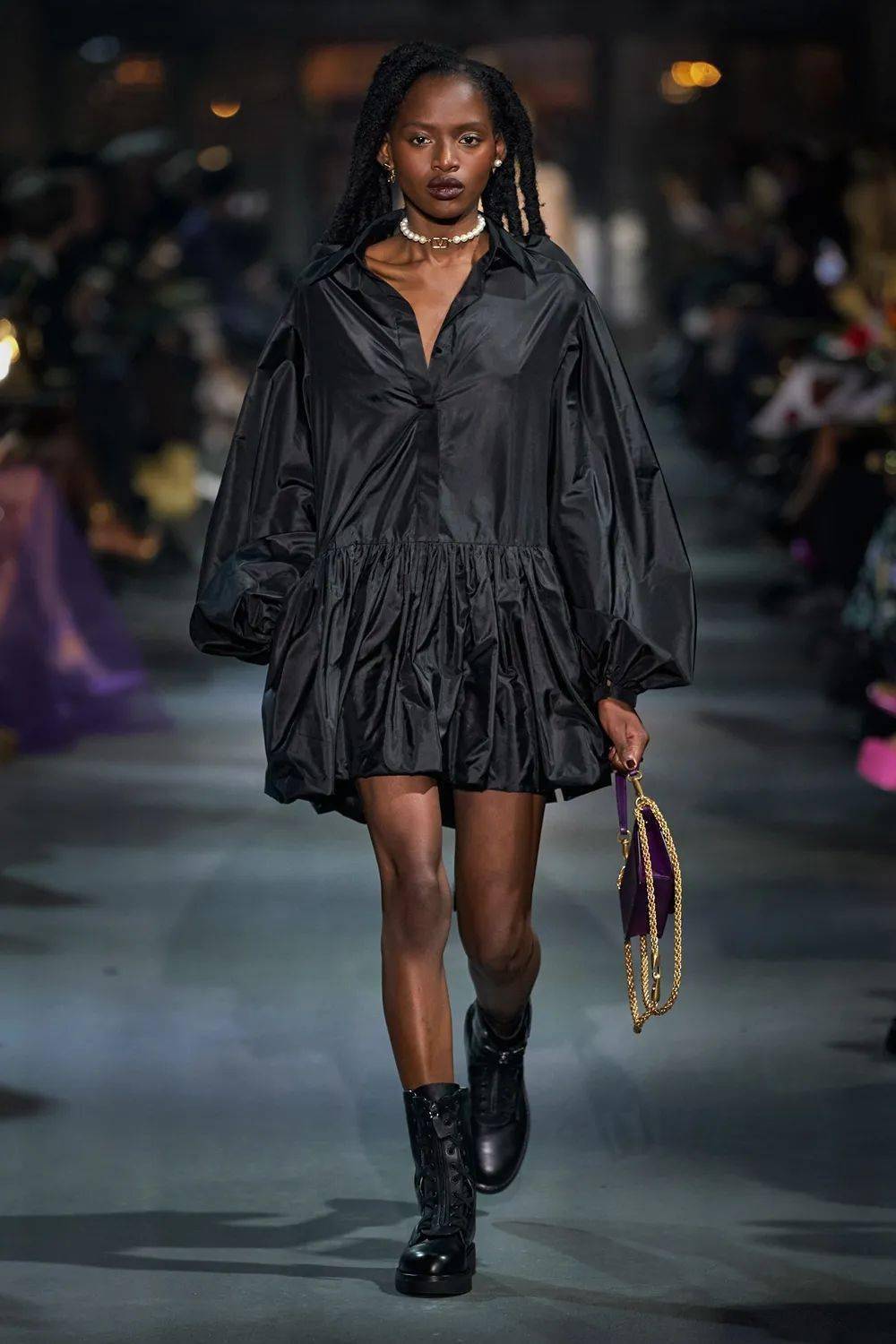 廓形 Valentino 2022 春季系列发布，刺绣、蕾丝、印花…… 尽显高级！