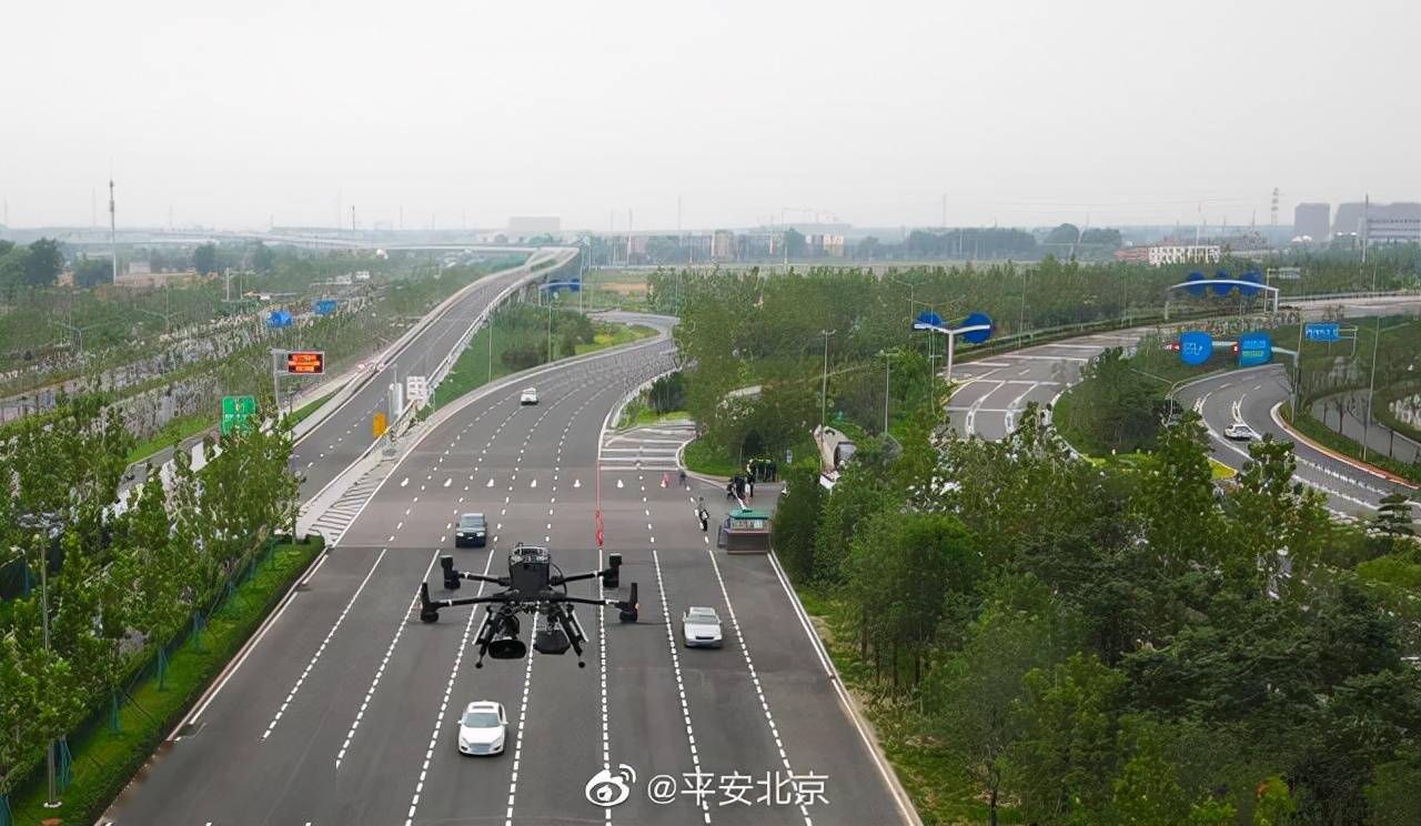环球|北京交警启用无人机，环球度假区周边道路可实施远端分流疏导