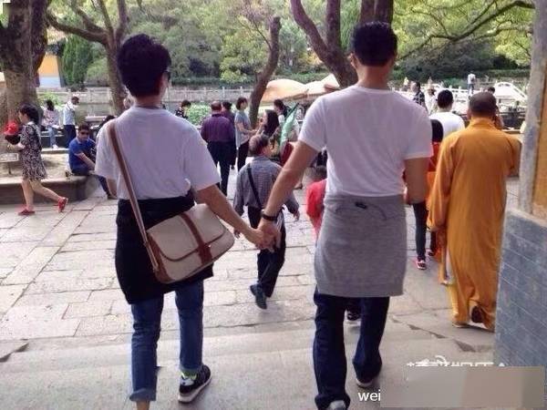 巅峰|陪老婆买包的好男人，张智霖和袁咏仪爱了30年还不腻，神仙爱情！