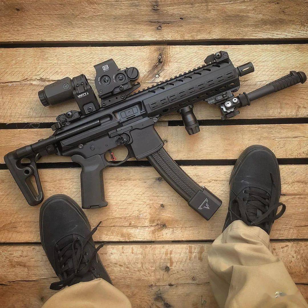 【十月第三天】枪在脚下 走哪哪有_火器