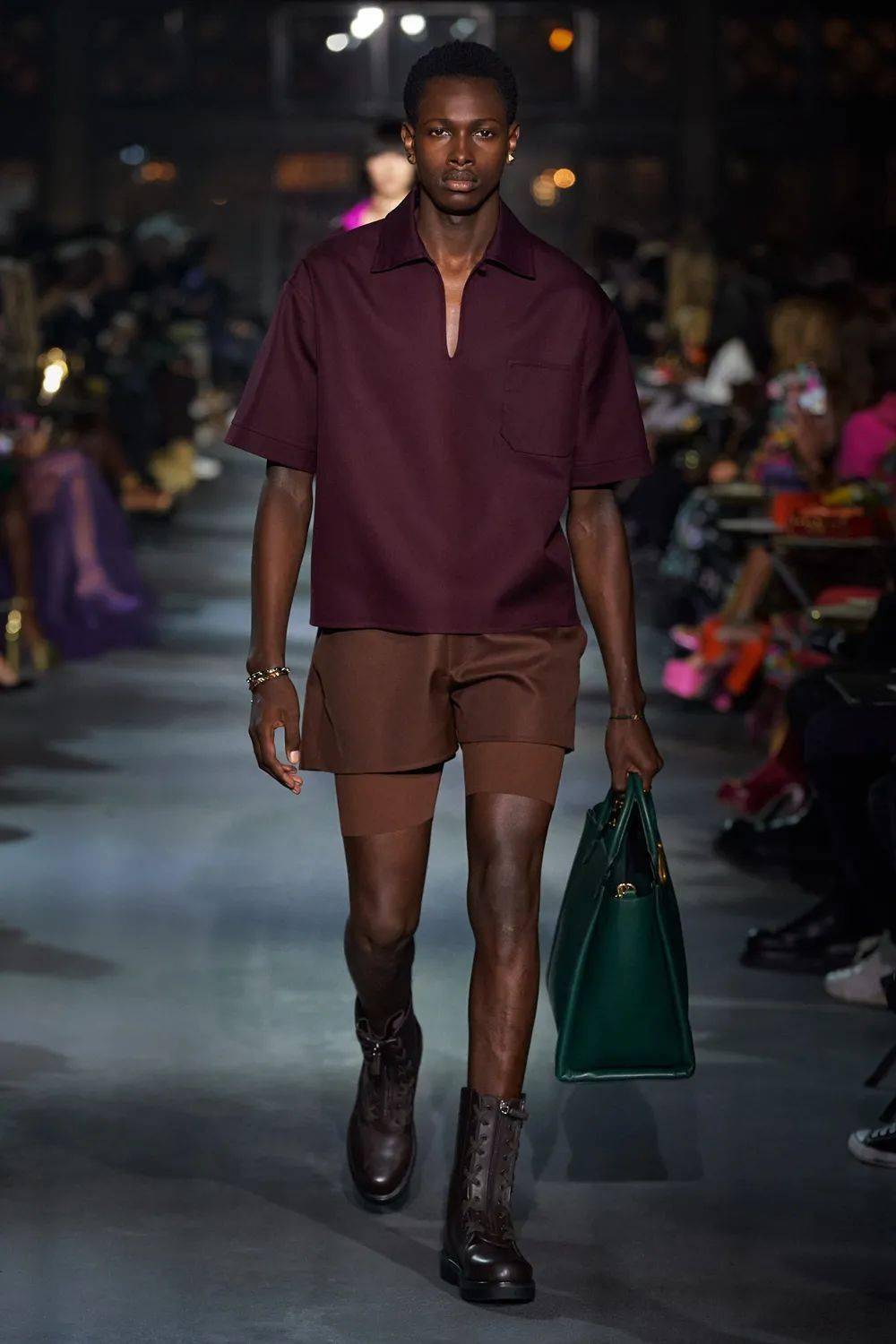 廓形 Valentino 2022 春季系列发布，刺绣、蕾丝、印花…… 尽显高级！