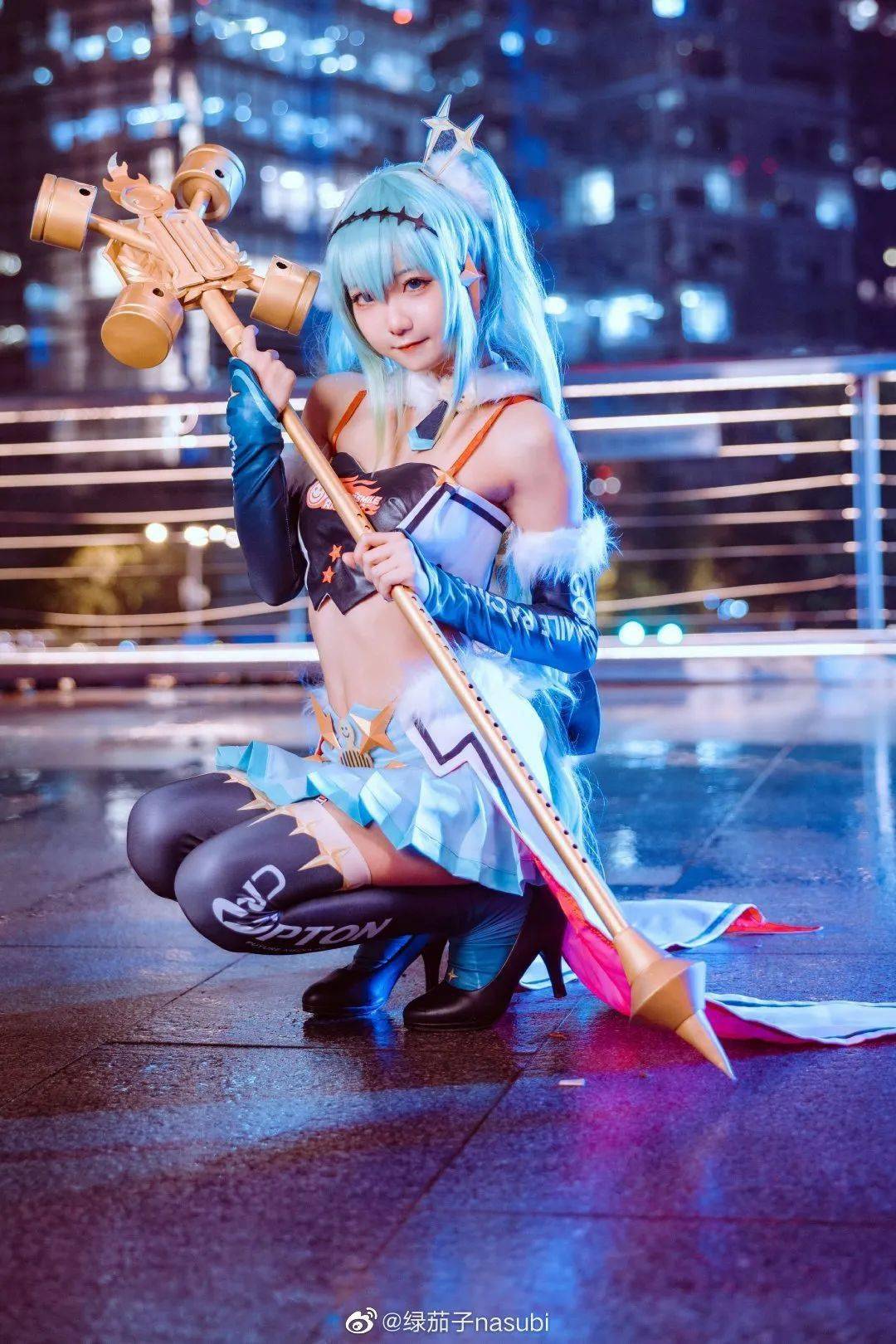 二次元cosmiku2018赛车美女