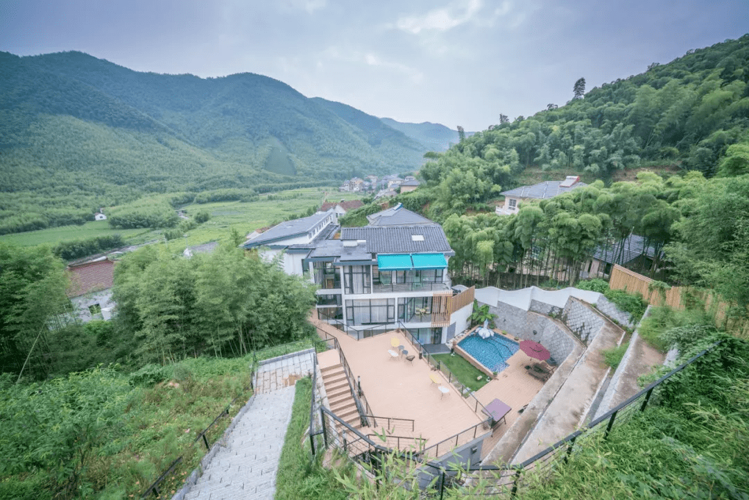 莫干山新晋亲子民宿溪畔9间房私藏草坪花园萌娃最爱丨木木青舍