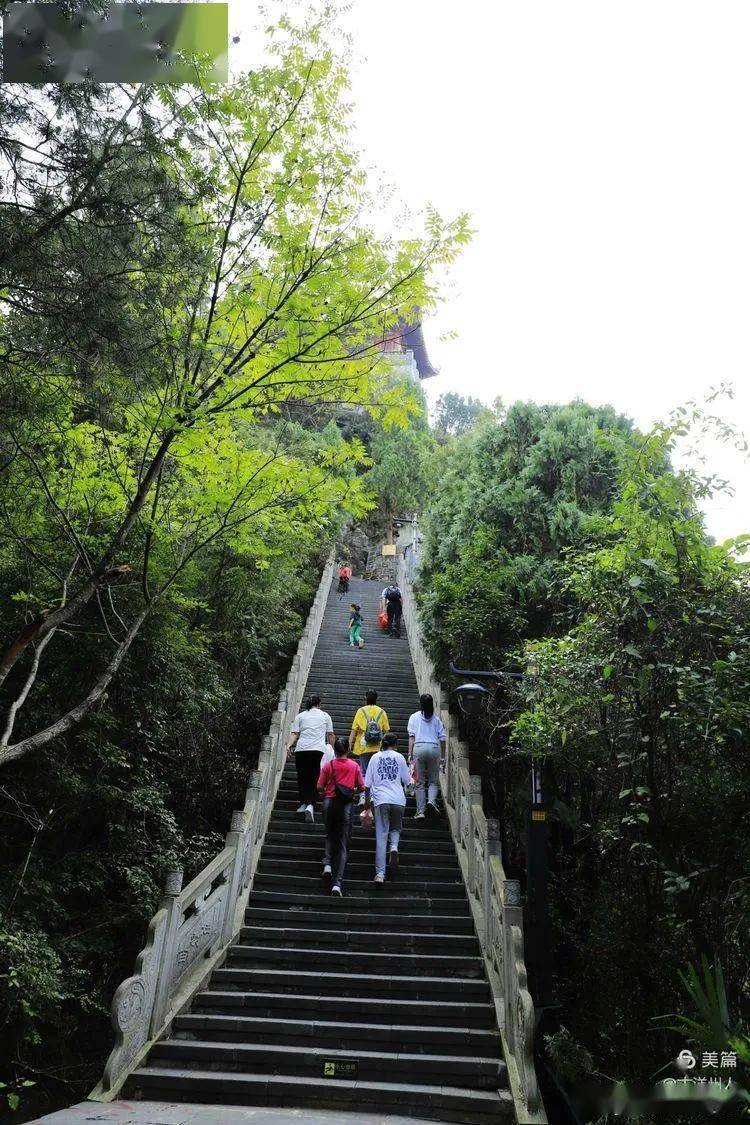 汉中这座被誉为陕南小华山的山峰山顶景区绝美