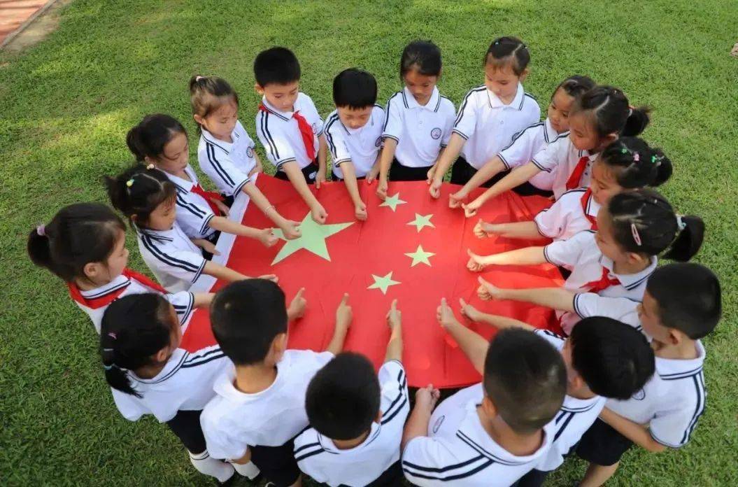 少先队员们的爱国情怀和自豪感, 让少先队员们切身感受到了祖国的强大