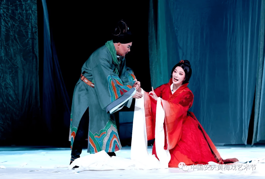 小剧场黄梅戏《美人》安庆上演