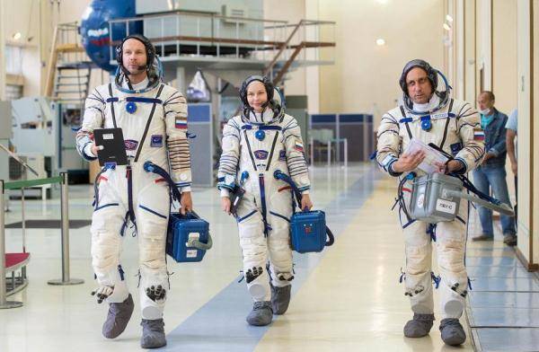 尤利娅|上太空拍电影 俄电影摄制组今日启程前往国际空间站