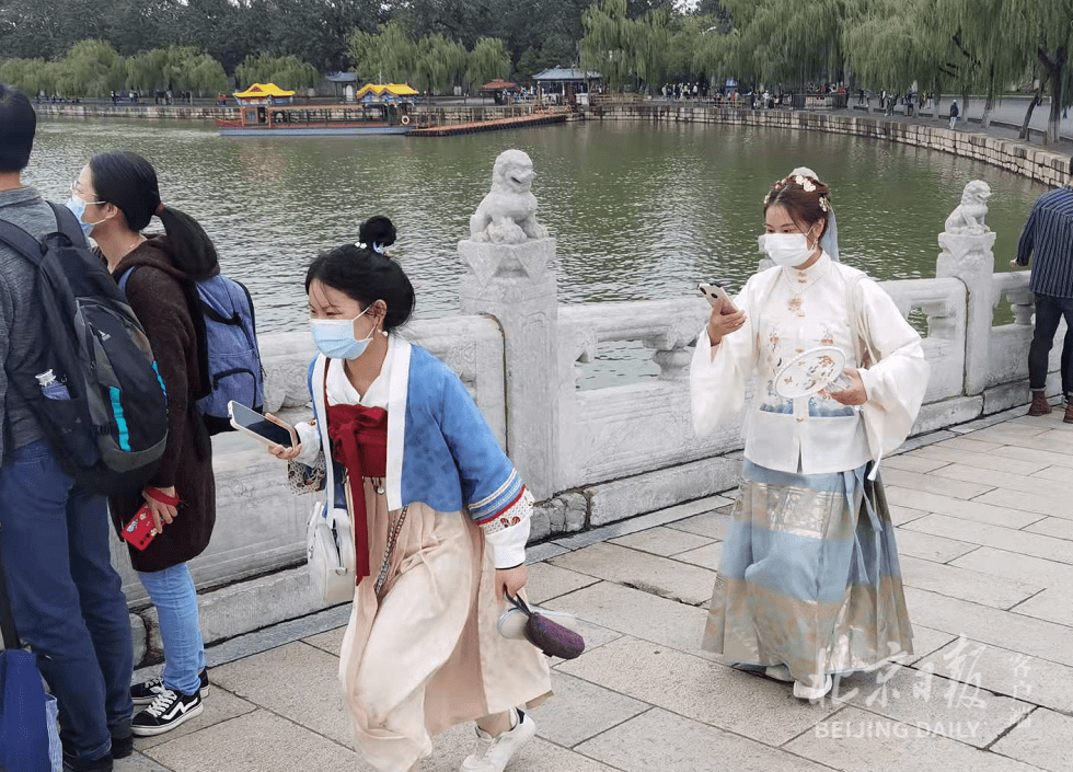 阴雨|国庆假期人气高，本端带您蒙蒙细雨中逛不一样的颐和园