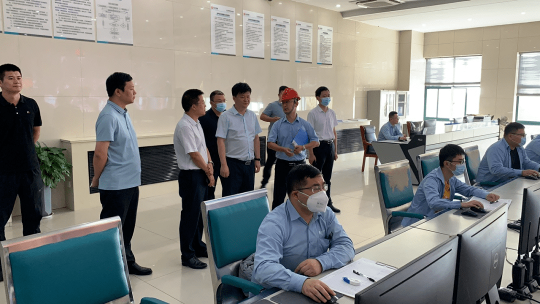 铜山区区委宣传部长康宁带队到郑集镇徐州泰和门窗厂,新材料工业郧