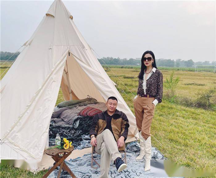 沪上美女主播刘彦池晒家庭合照老公被网友说像某男歌星