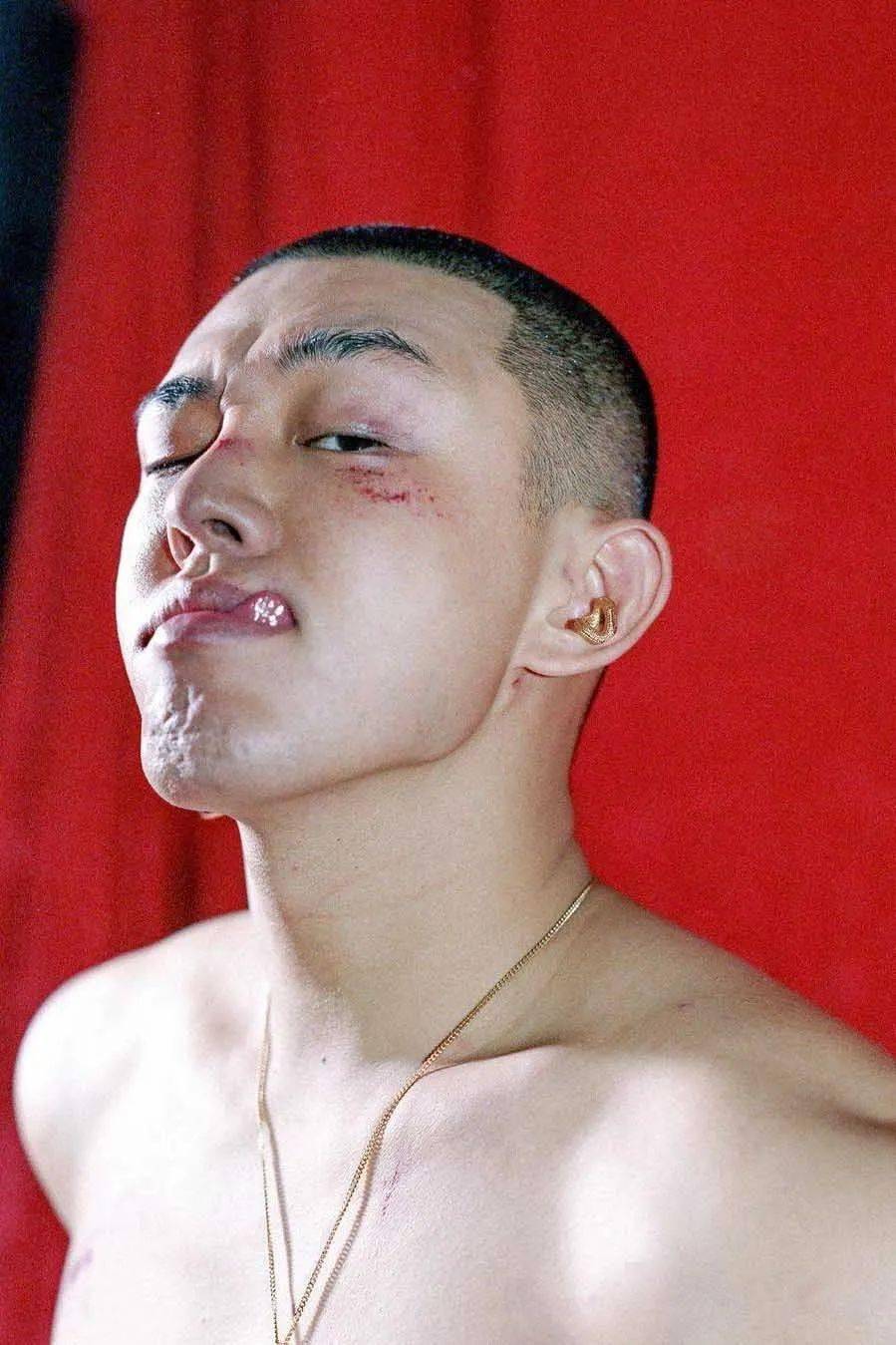 亚洲|刘亚仁再次拿到影帝大奖!