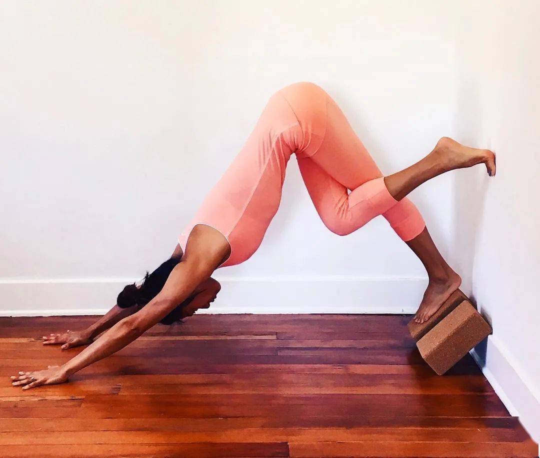 18个下犬式变体检验瑜伽功底你能hold住几个