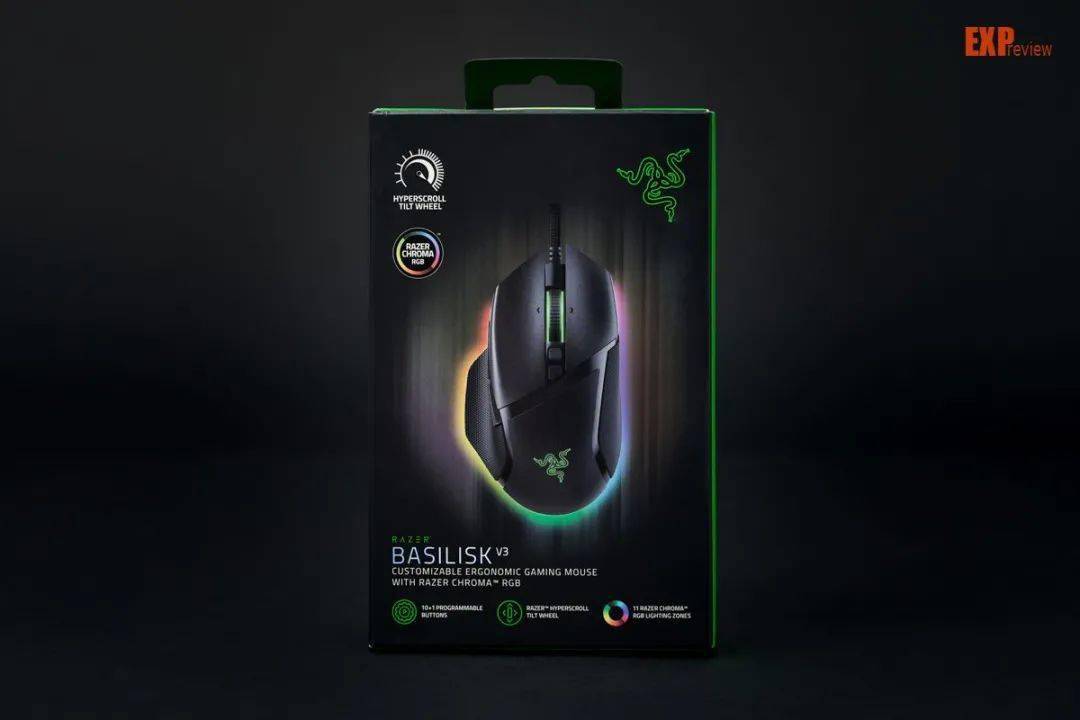 在外包装上,巴塞利斯蛇v3鼠标基本延续了近年来雷蛇的设计风格,正反面