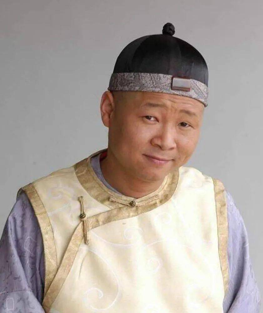 他曾是中国最知名太监退圈后隐居养鸡如今身价上亿