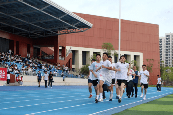舞动青春畅想未来福州三中第五十二届暨滨海校区第三届田径运动会第一