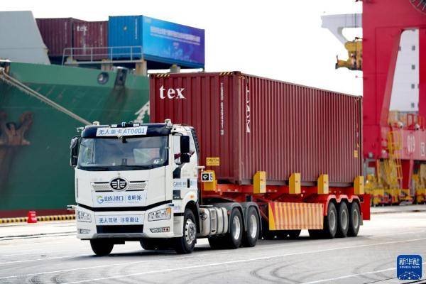 集装箱|山东日照港启用顺岸开放式全自动化集装箱码头