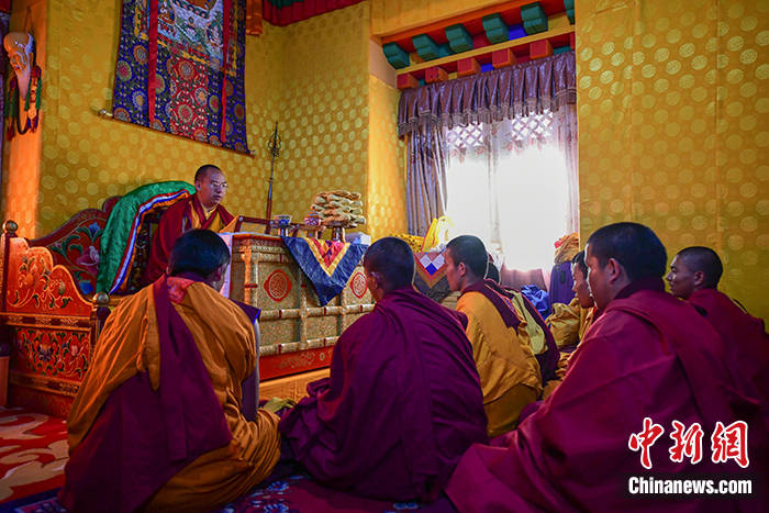 十一世班禅四访“西藏文库” 勉励僧众精进修行