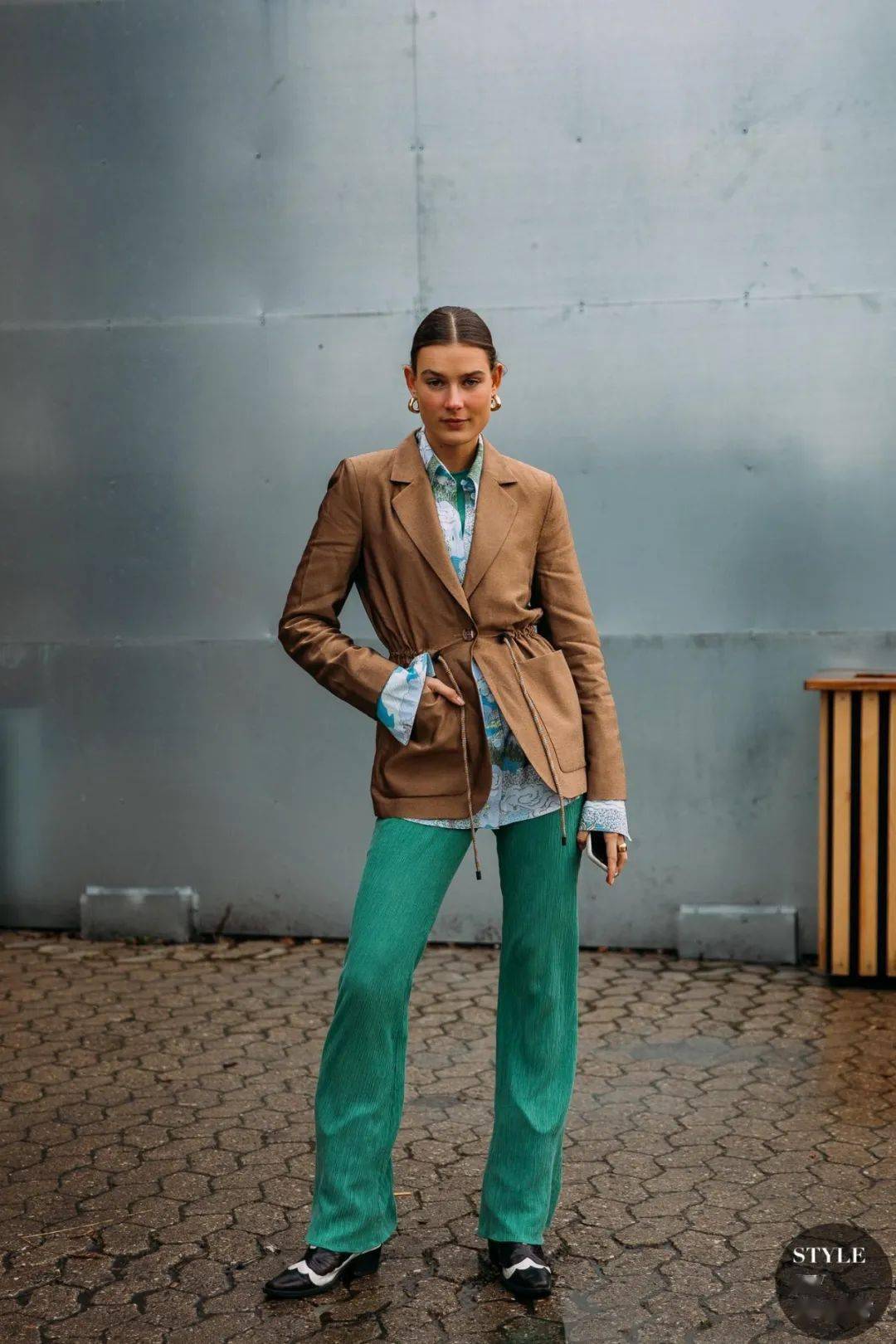 风衣 如何实现一衣多穿？你只需要件衬衫~