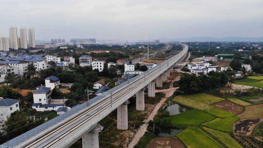 今天跟随我们走近赣深高铁探秘信丰西站