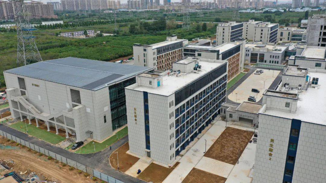 荥阳京城高中部分投用,还有7所中小学急需建设!_投入使用