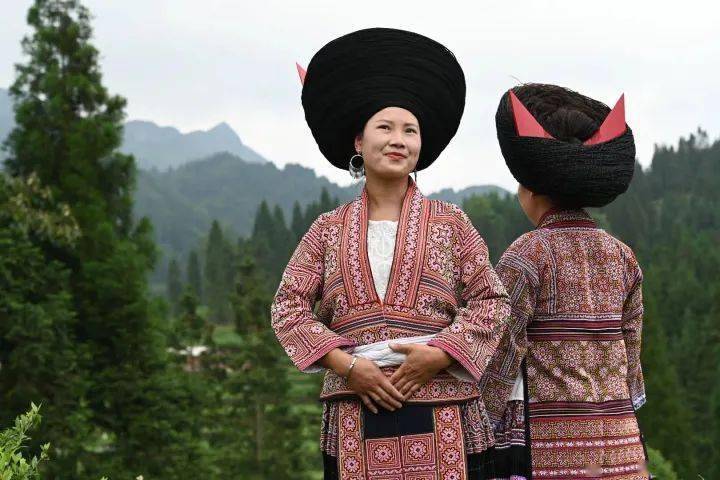 刺绣 【锦绣计划·巾帼风采】路银飞：让箐苗服饰“飞”出大山