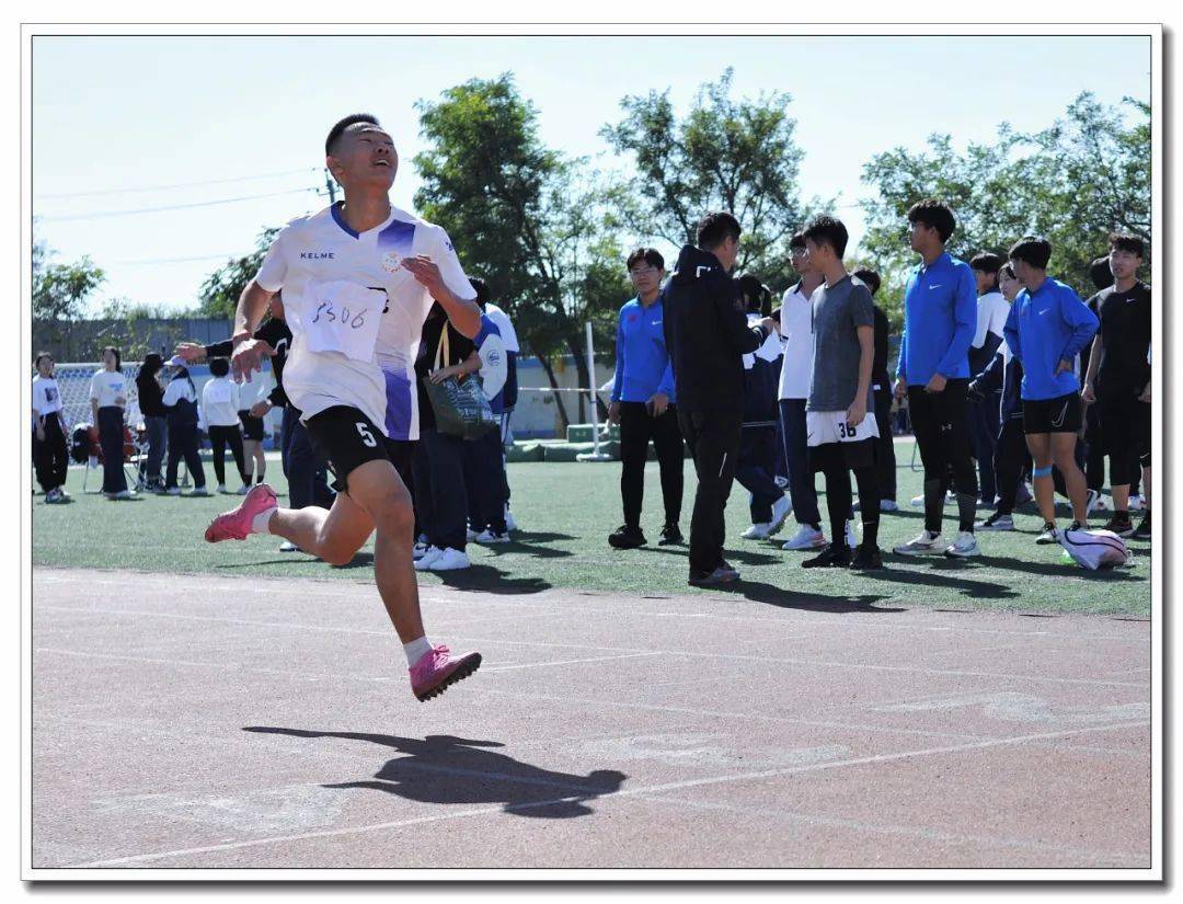阳光下奔跑梦想中飞翔四合庄中学举行第53届田径运动会