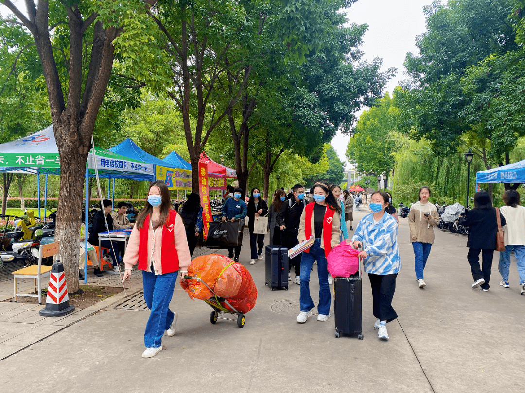 小21们开学了带你直击河南高校迎新现场看看你上镜了吗