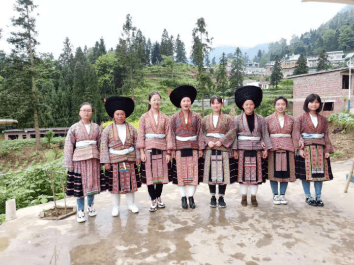 刺绣 【锦绣计划·巾帼风采】路银飞:让箐苗服饰“飞”出大山