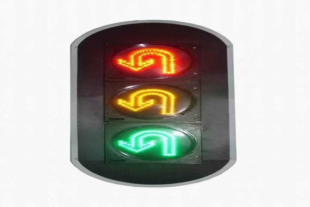 在设有掉头灯的车道,那就是可以掉头的,这和正常看红绿灯是一样的