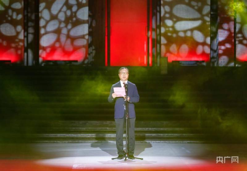 时尚华服共赏 2021中国重庆国际时尚周领潮开幕