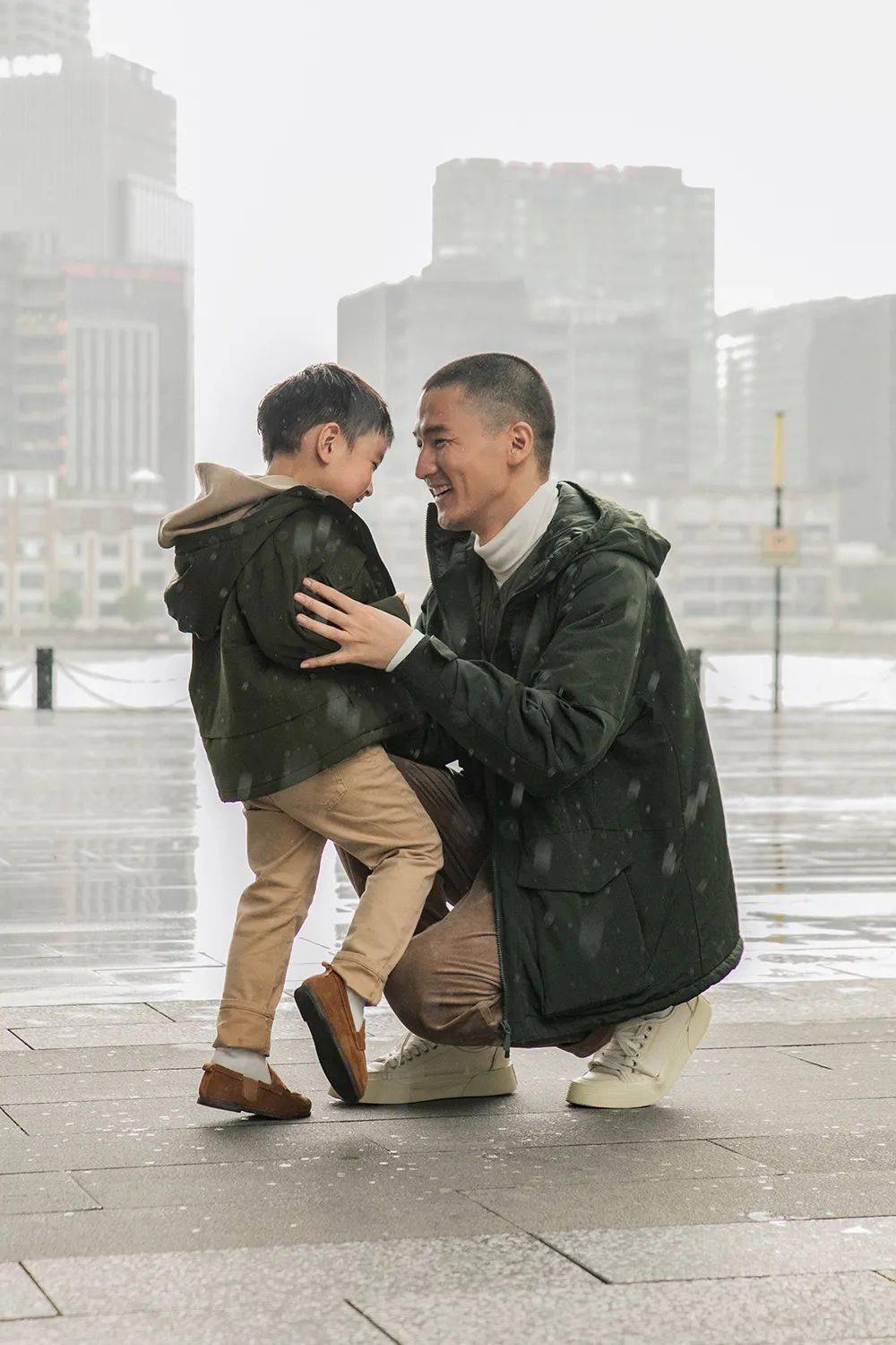 零点 优衣库今秋最潮联名？！首次合作「国际机能大牌」！明晚零点拼手速！