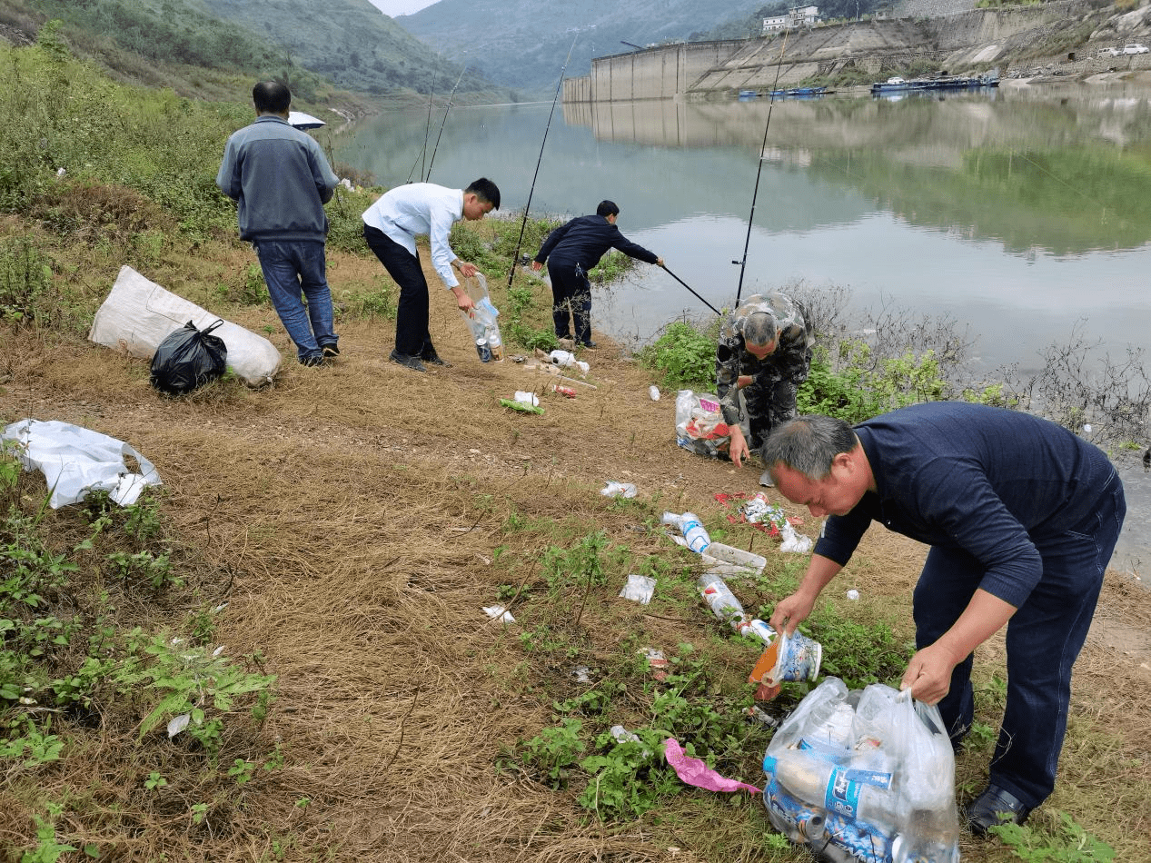 贞丰鲁容:开展河湖专项整治行动 加强河道环境保护 增强人民群众防