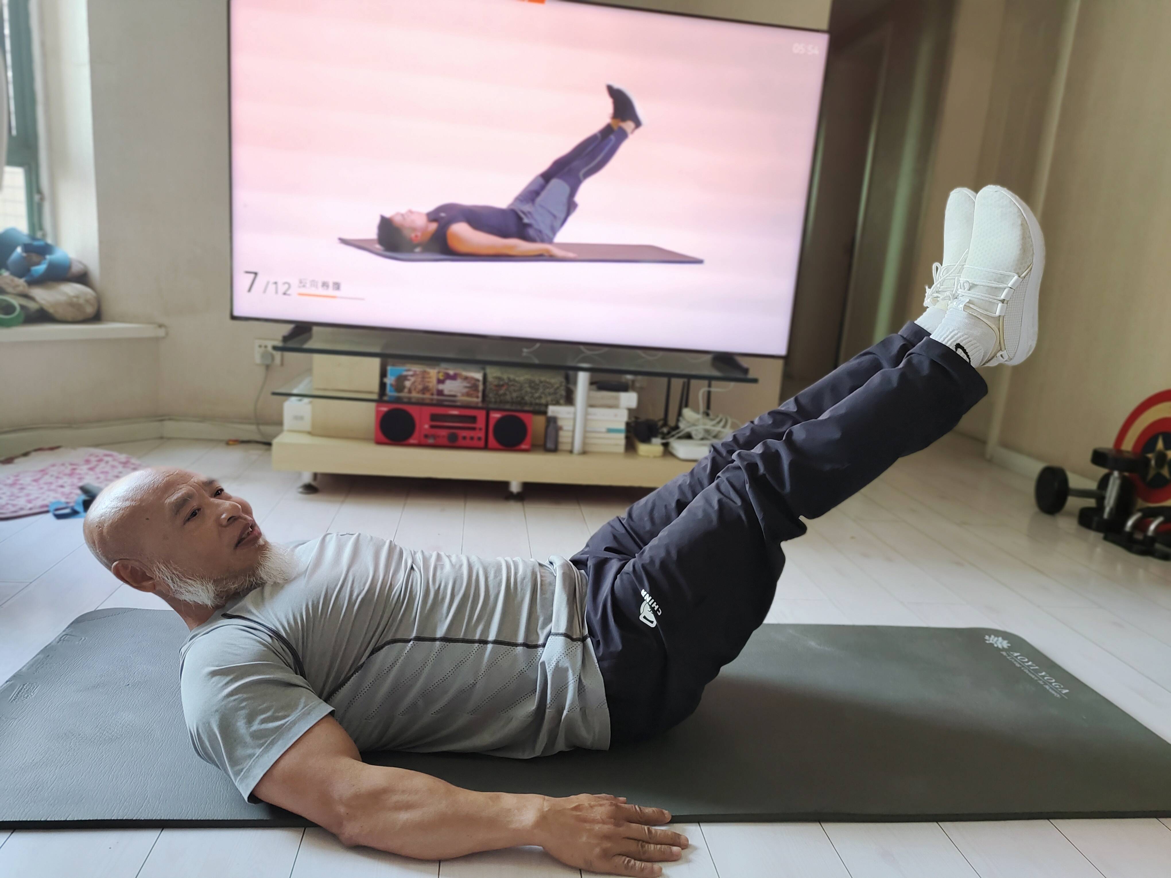 年轻人|这届老年人健起身来，满满都是科技范儿