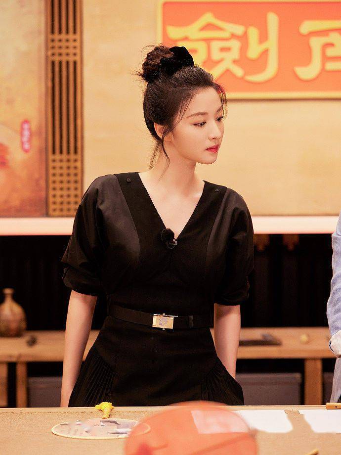 古宜今 王楚然古装出镜美若仙子 明眸皓齿气质端庄