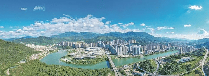 一把手谈发展丨笃定前行奏响建设一区六城最强音访三元区委书记温毅