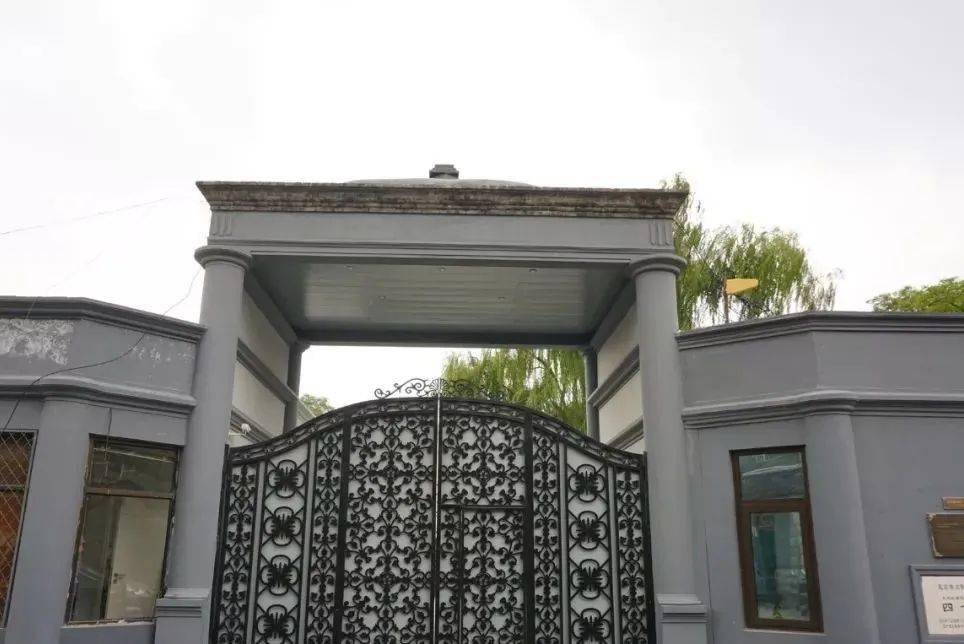 蒋介石行辕本是清代庆亲王奕劻次子载旉的府第,宅院分中西东三路,中路