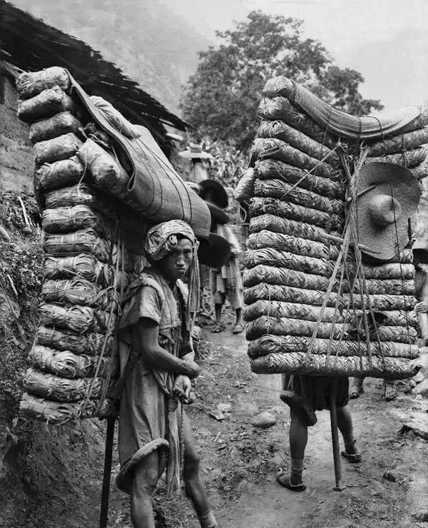 1910年,乾州(今陕西省乾县)两个乞丐.