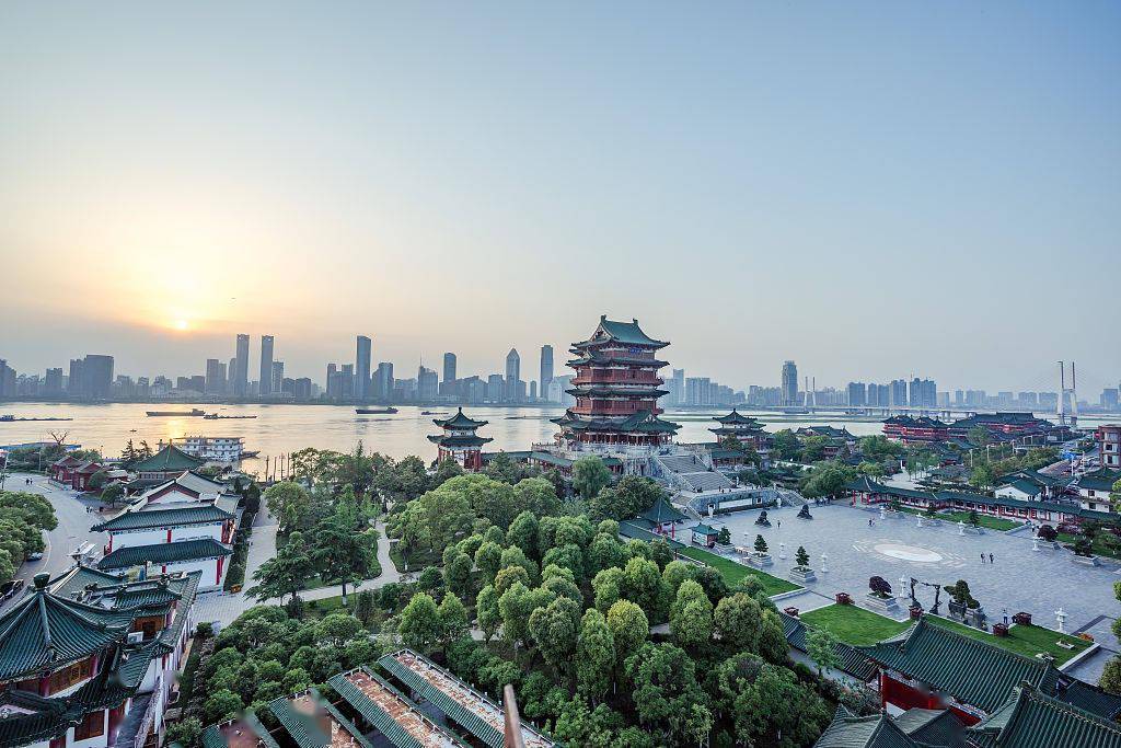 中国著名古建筑滕王高阁临江渚落霞孤骛浑如故