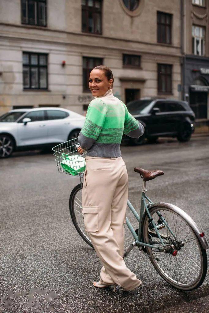 Vogue 在哥本哈根时装周 时髦女士都是骑单车赶场子的