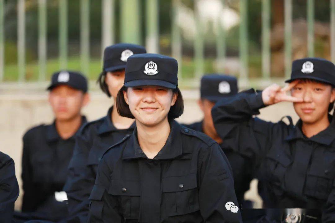 警校女新生亮相