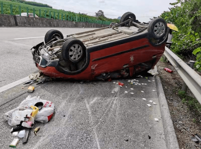 都安这4起车祸!安全带关键时刻真的能救命!_事故