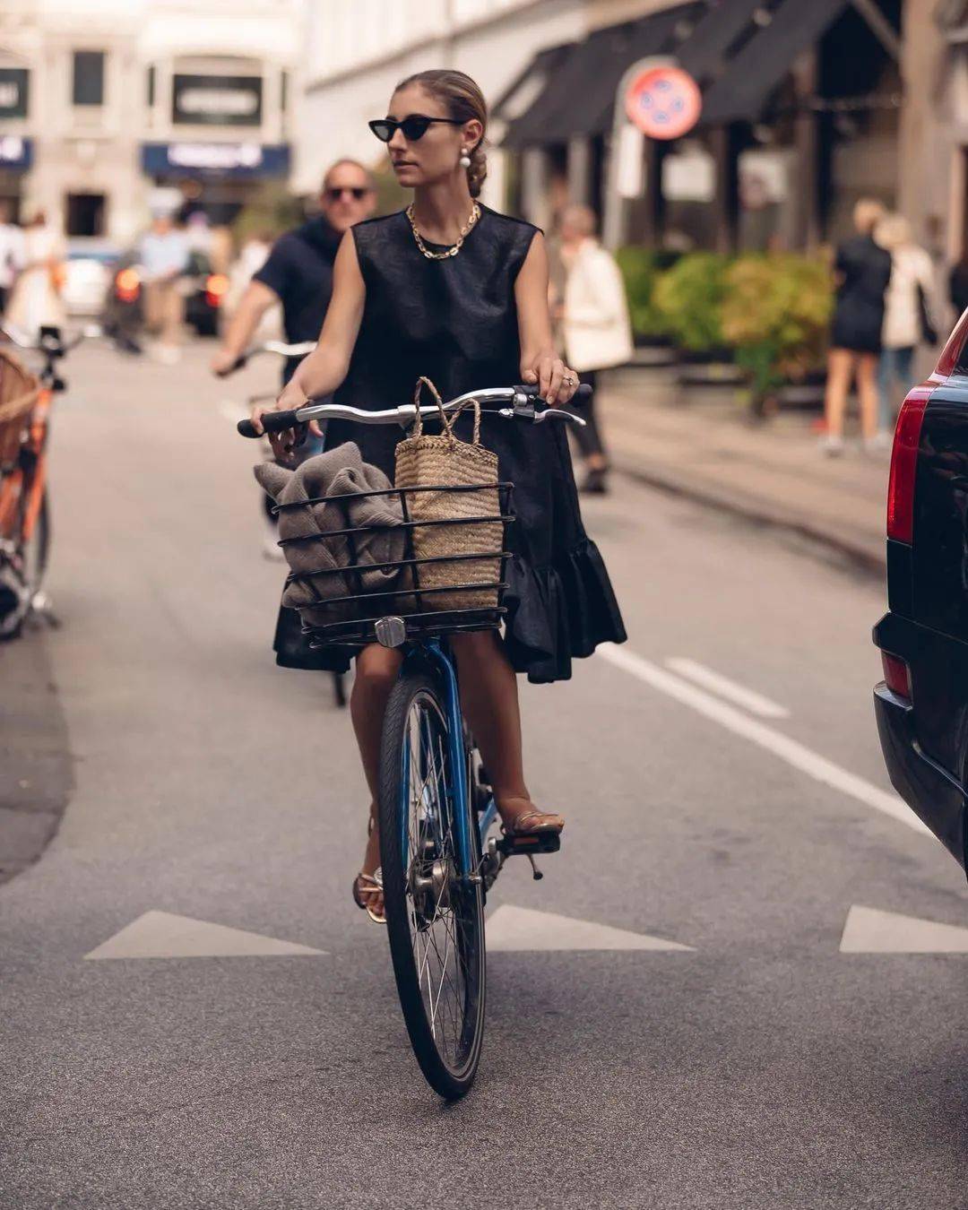 Vogue 在哥本哈根时装周 时髦女士都是骑单车赶场子的